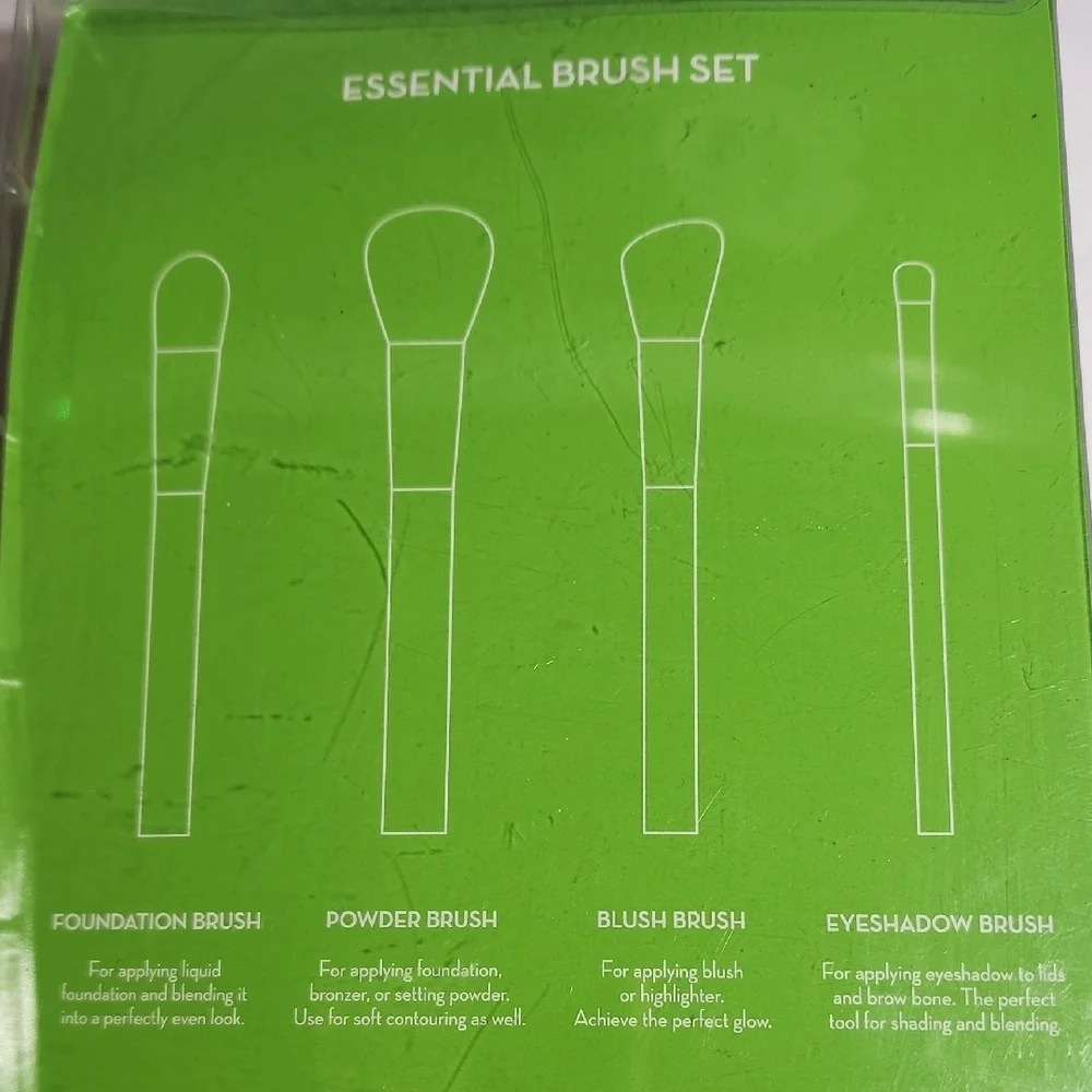 C. Wonder Pink 4-Piece Essential Makeup Brush Set Brand New With Box